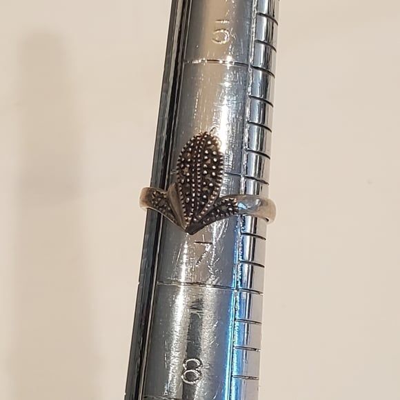 Sterling Silver Size 6.25 Marcasite Ring - Picture 3 of 4